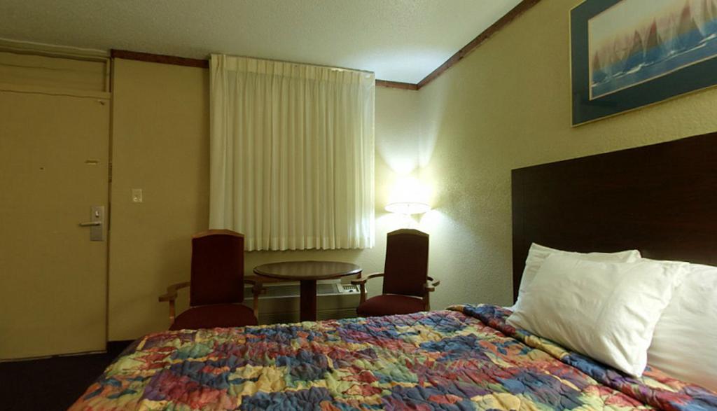 Americas Best Value Inn Newton Pokoj fotografie